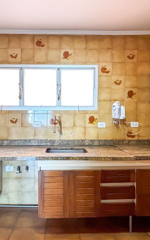 Apartamento para alugar com 130m², 3 quartos e 1 vaga