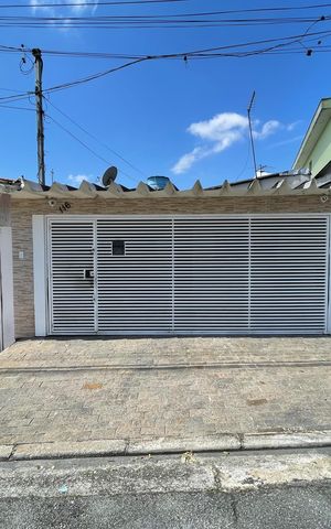 Casa à venda com 171m², 2 quartos e 2 vagasFachada