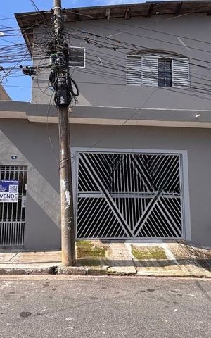 Casa à venda com 105m², 3 quartos e 2 vagas Casa à venda com 105m², 3 quartos e 2 vagasFachada