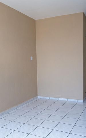 Casa à venda com 105m², 3 quartos e 2 vagasSala - Casa 2
