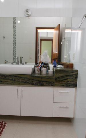 Casa à venda com 166m², 4 quartos e 4 vagasBanheiro da Suíte