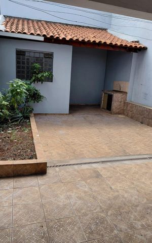 Casa à venda com 145m², 3 quartos e 2 vagas Casa à venda com 145m², 3 quartos e 2 vagasÁrea externa