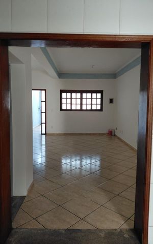 Casa à venda com 145m², 3 quartos e 2 vagas Casa à venda com 145m², 3 quartos e 2 vagasSala