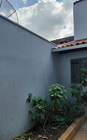 Casa à venda com 145m², 3 quartos e 2 vagas Casa à venda com 145m², 3 quartos e 2 vagasÁrea externa