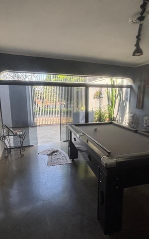 Casa à venda com 284m², 4 quartos e 4 vagas Casa à venda com 284m², 4 quartos e 4 vagasÁrea externa
