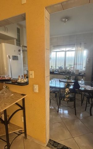 Casa à venda com 284m², 4 quartos e 4 vagas Casa à venda com 284m², 4 quartos e 4 vagasCozinha