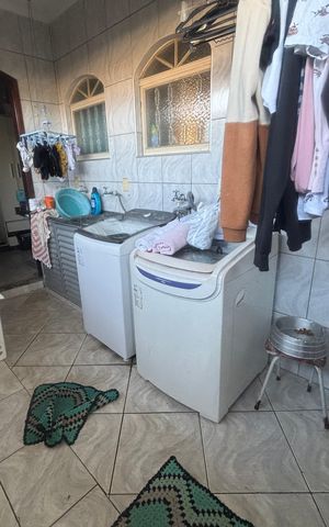 Casa à venda com 284m², 4 quartos e 4 vagas Casa à venda com 284m², 4 quartos e 4 vagasÁrea de serviço