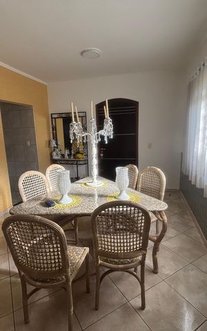 Casa à venda com 284m², 4 quartos e 4 vagas Casa à venda com 284m², 4 quartos e 4 vagasSala