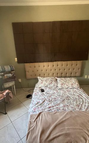 Casa à venda com 284m², 4 quartos e 4 vagas Casa à venda com 284m², 4 quartos e 4 vagasQuarto