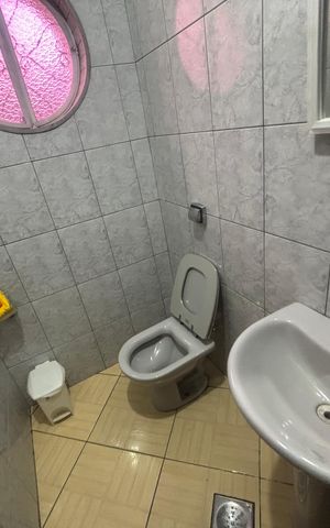 Casa à venda com 284m², 4 quartos e 4 vagas Casa à venda com 284m², 4 quartos e 4 vagasBanheiro