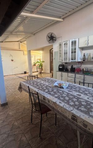 Casa à venda com 284m², 4 quartos e 4 vagas Casa à venda com 284m², 4 quartos e 4 vagasÁrea externa