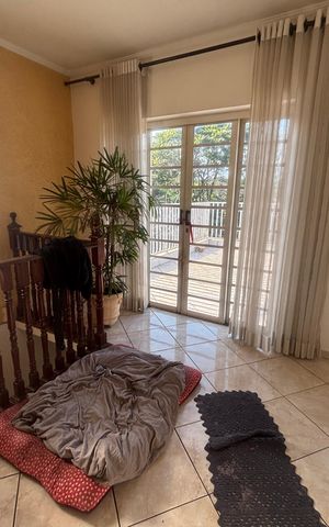 Casa à venda com 284m², 4 quartos e 4 vagas Casa à venda com 284m², 4 quartos e 4 vagasSala