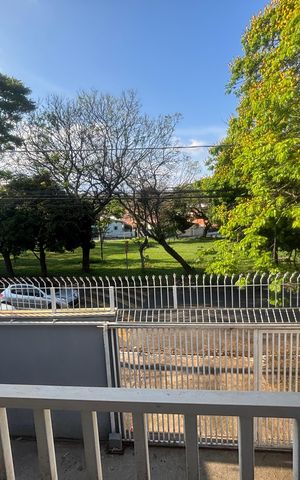 Casa à venda com 284m², 4 quartos e 4 vagas Casa à venda com 284m², 4 quartos e 4 vagasVaranda