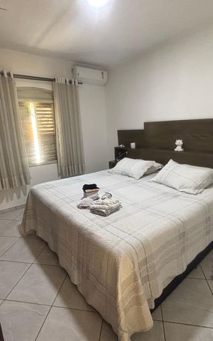 Casa à venda com 284m², 4 quartos e 4 vagas Casa à venda com 284m², 4 quartos e 4 vagasQuarto