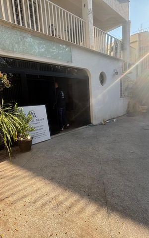 Casa à venda com 284m², 4 quartos e 4 vagas Casa à venda com 284m², 4 quartos e 4 vagasÁrea externa