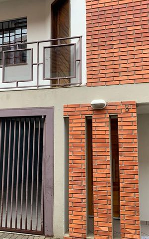 Casa à venda com 128m², 2 quartos e 1 vaga Casa à venda com 128m², 2 quartos e 1 vagaFachada