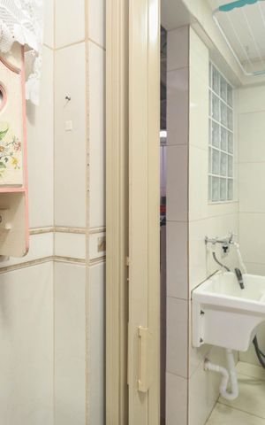 Casa à venda com 135m², 3 quartos e 2 vagas Casa à venda com 135m², 3 quartos e 2 vagasLavabo