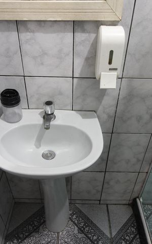 Casa para alugar com 66m², 2 quartos e 1 vagaBanheiro