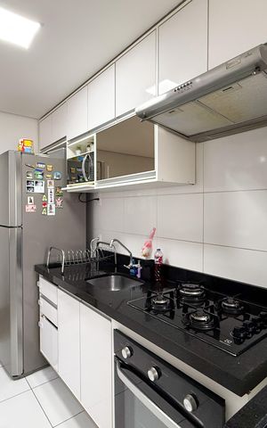 Apartamento à venda com 49m², 2 quartos e 1 vaga Apartamento à venda com 49m², 2 quartos e 1 vagaCozinha e Área de Serviço