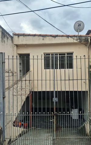 Casa à venda com 125m², 3 quartos e 2 vagas Casa à venda com 125m², 3 quartos e 2 vagasFachada