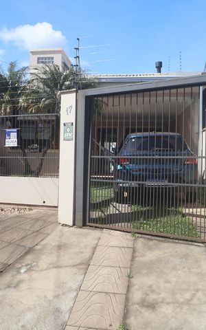 Casa à venda com 177m², 2 quartos e 2 vagasFachada/placa