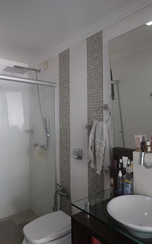 Casa à venda com 177m², 2 quartos e 2 vagasBanheiro Suíte 