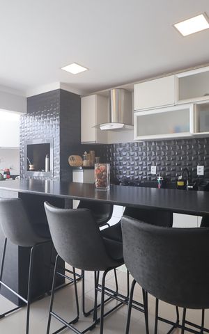 Casa à venda com 177m², 2 quartos e 2 vagasCozinha - Armários