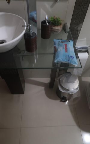 Casa à venda com 177m², 2 quartos e 2 vagasBanheiro 