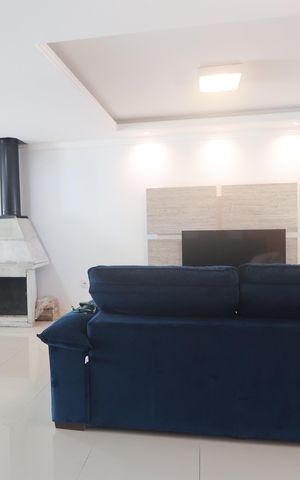 Casa à venda com 177m², 2 quartos e 2 vagasSala