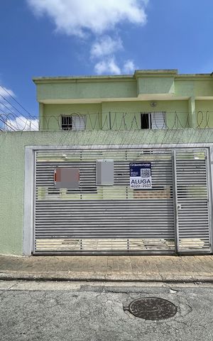 Casa para alugar com 80m², 2 quartos e 1 vaga Casa para alugar com 80m², 2 quartos e 1 vagaFachada + Placa