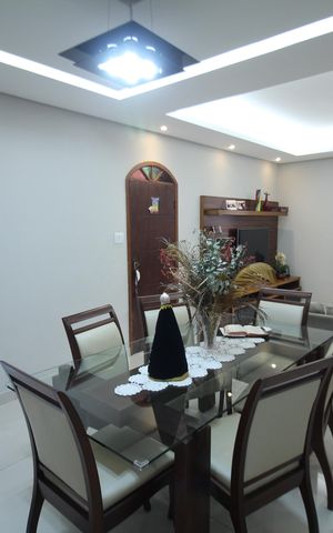 Casa à venda com 178m², 3 quartos e 2 vagasSala