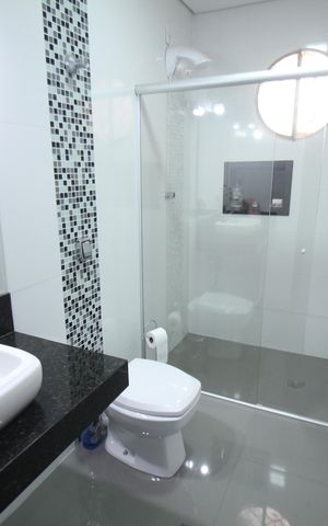 Casa à venda com 178m², 3 quartos e 2 vagasBanheiro