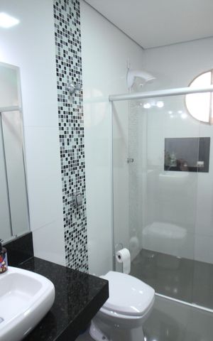 Casa à venda com 178m², 3 quartos e 2 vagasBanheiro
