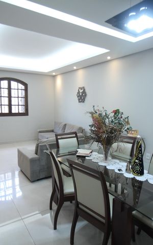 Casa à venda com 178m², 3 quartos e 2 vagasSala