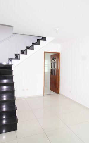 Casa para alugar com 100m², 2 quartos e 2 vagasSala