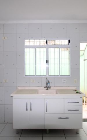 Casa para alugar com 100m², 2 quartos e 2 vagasCozinha