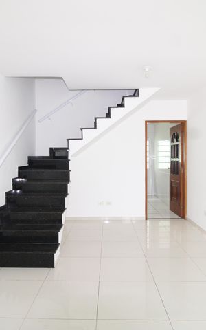 Casa para alugar com 100m², 2 quartos e 2 vagasSala
