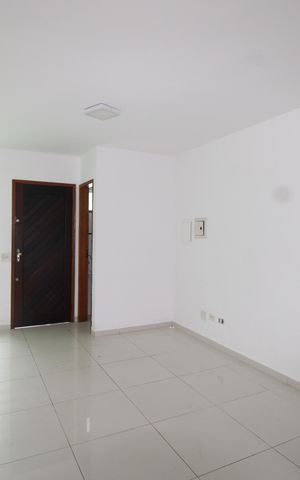 Casa para alugar com 100m², 2 quartos e 2 vagasSala