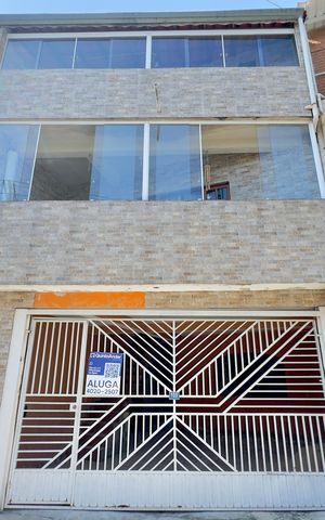 Casa para alugar com 98m², 2 quartos e 1 vagaPlaca instalada na fachada do imóvel 