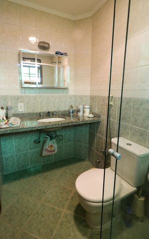 Casa à venda com 205m², 3 quartos e 3 vagas Casa à venda com 205m², 3 quartos e 3 vagasBanheiro da Suíte