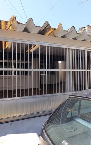 Casa para alugar com 126m², 2 quartos e 2 vagasFachada