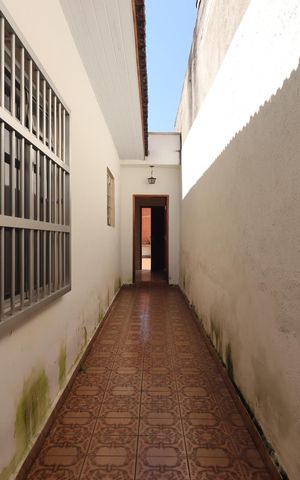 Casa para alugar com 126m², 2 quartos e 2 vagasCorredor externo