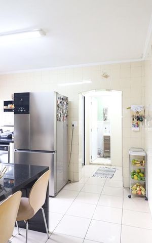 Casa à venda com 118m², 2 quartos e 2 vagas Casa à venda com 118m², 2 quartos e 2 vagasCozinha