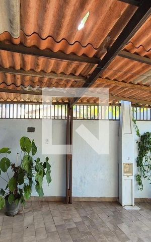 Casa à venda com 81m², 3 quartos e 2 vagas