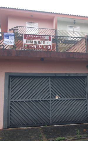 Casa à venda com 217m², 3 quartos e 2 vagasFachada