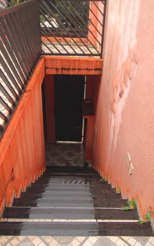 Casa à venda com 217m², 3 quartos e 2 vagasEscada / entrada