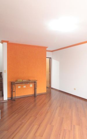 Casa à venda com 217m², 3 quartos e 2 vagasSala
