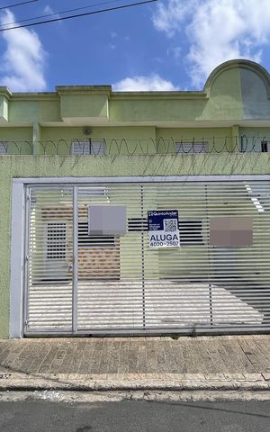 Casa para alugar com 87m², 2 quartos e 1 vaga Casa para alugar com 87m², 2 quartos e 1 vagaFachada + Placa