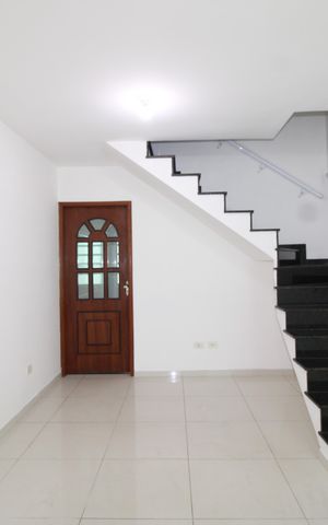 Casa para alugar com 100m², 2 quartos e 2 vagasSala