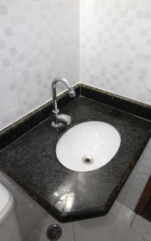 Casa para alugar com 100m², 2 quartos e 2 vagasBanheiro da Suíte 1